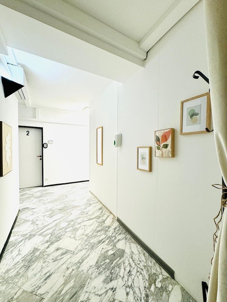 Spacious 7BR Apartment Prime Location 1