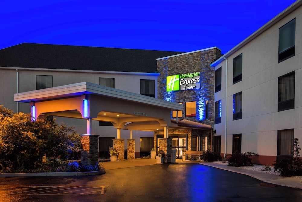 Holiday Inn Express & Suites GREAT BARRINGTON - LENOX AREA by IHG 1