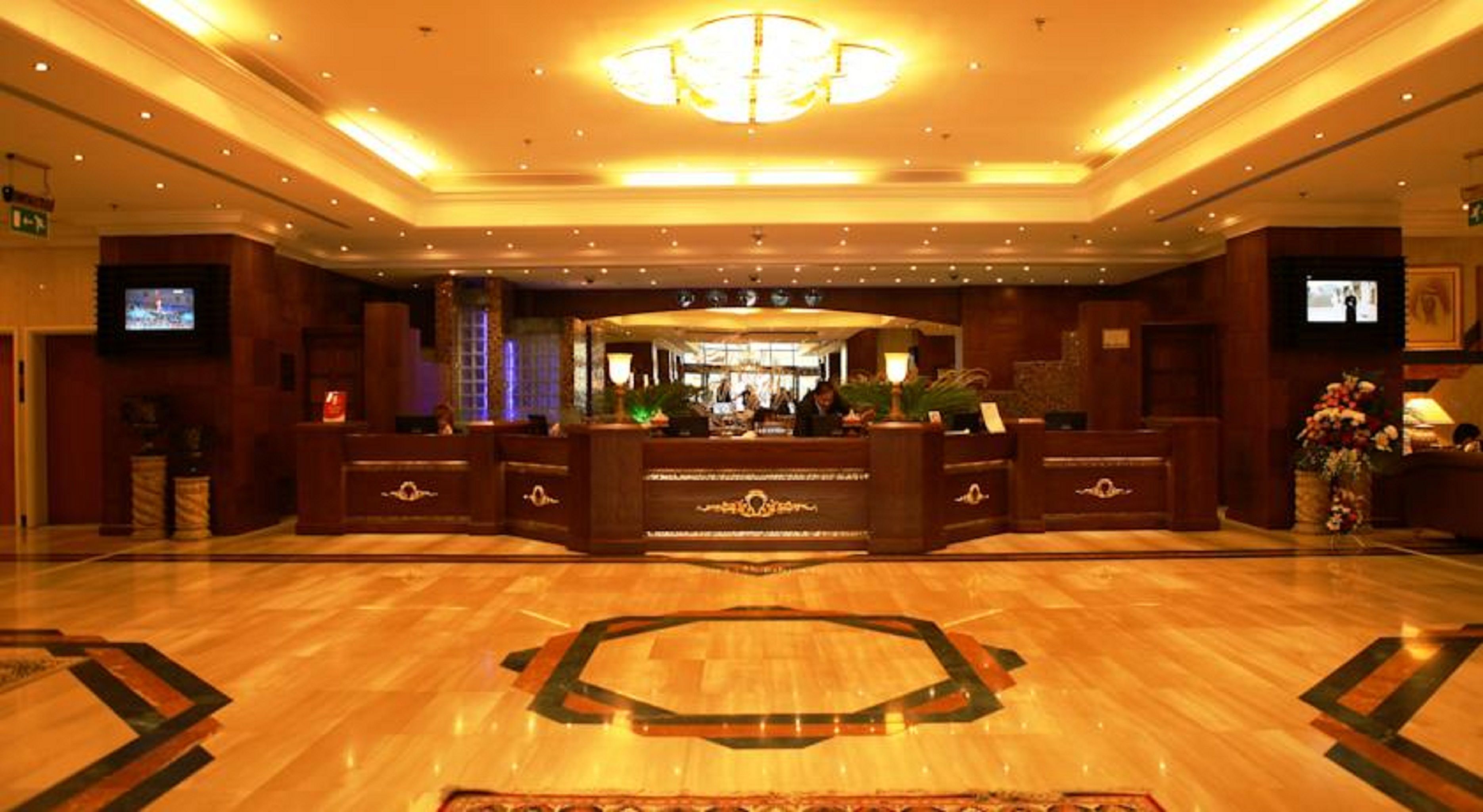 Luxe Grand Hotel 2