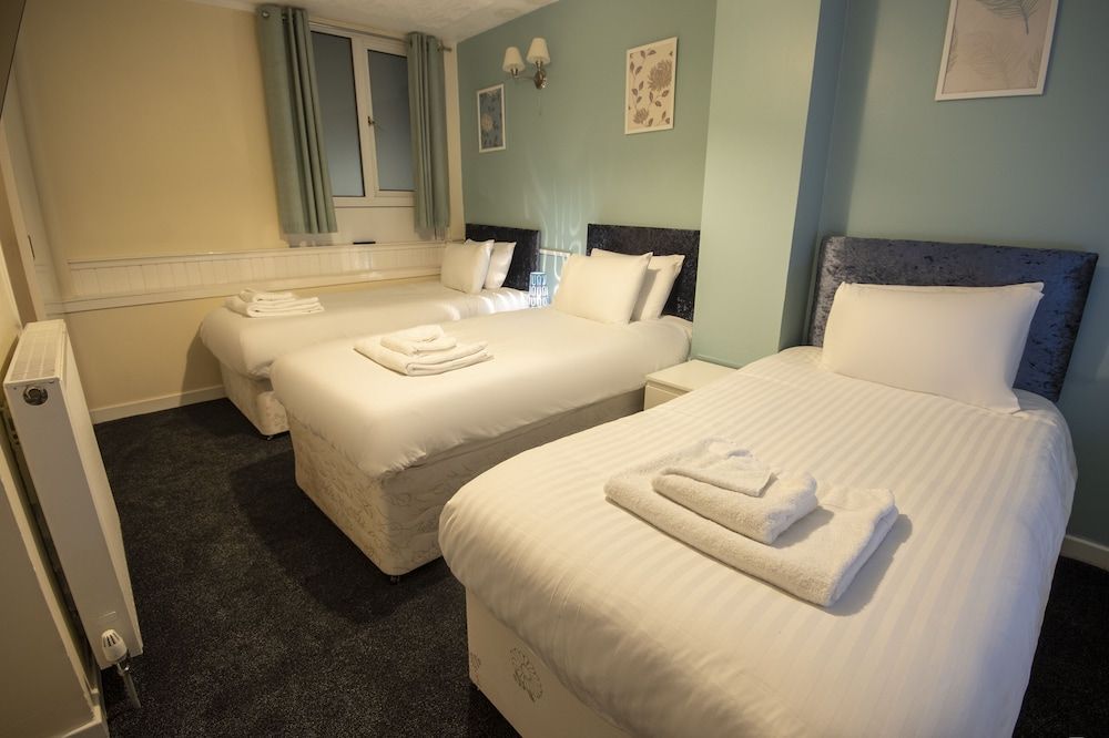 Irvine Riverside Guesthouse 2