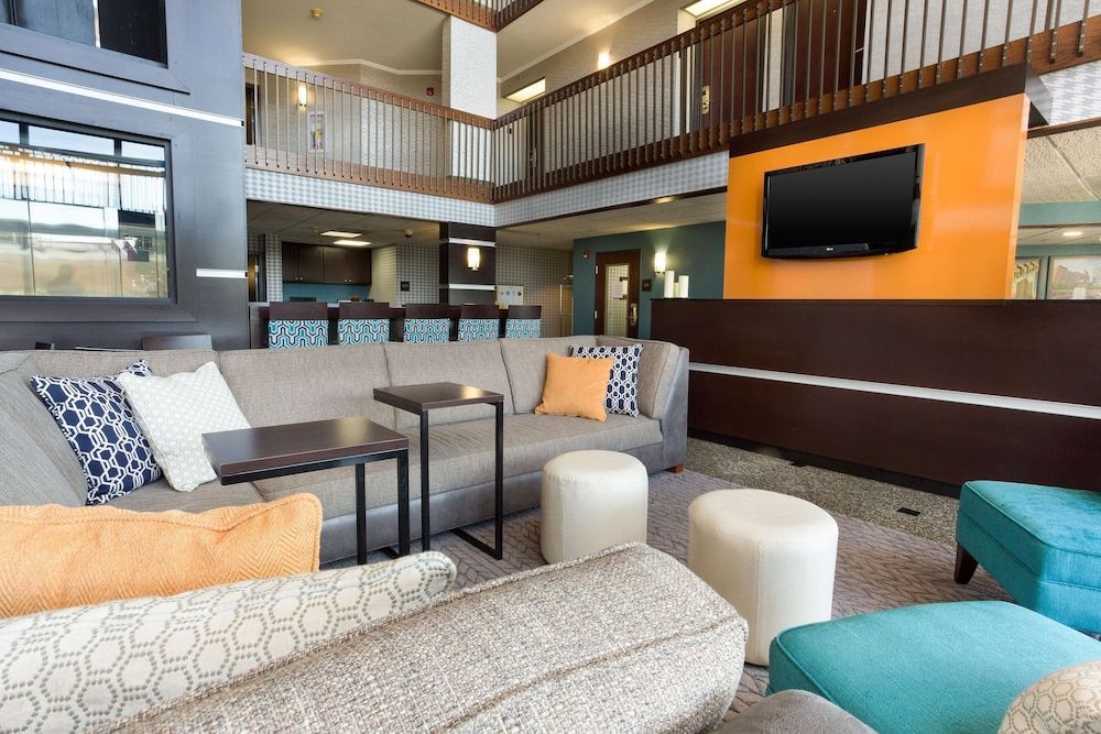 Drury Inn & Suites Greensboro 2