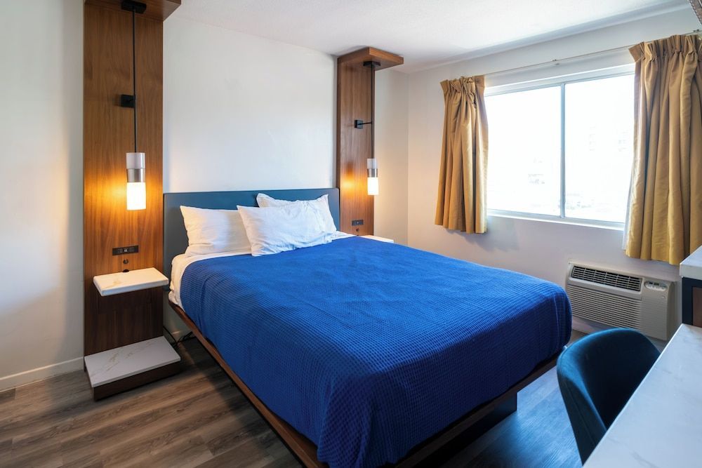 Central Phoenix Hotel 1