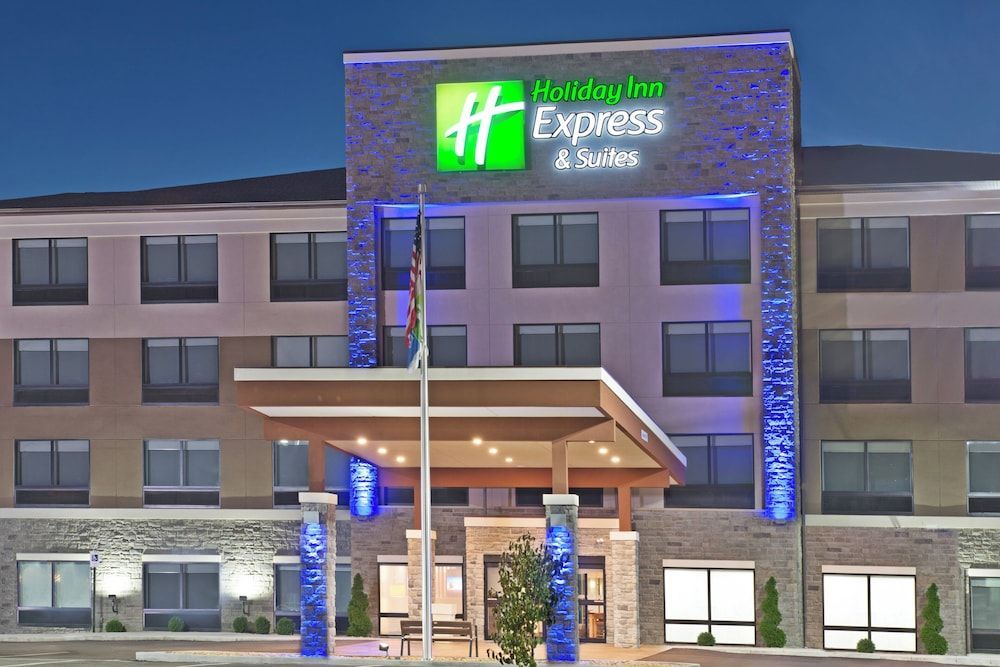 Holiday Inn Express & Suites UNIONTOWN by IHG 1