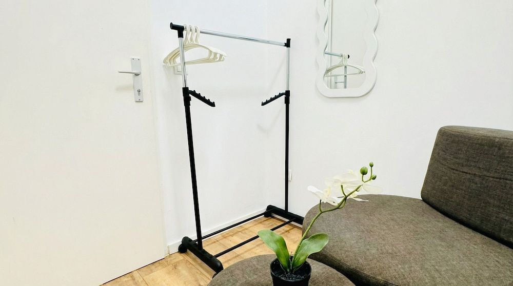 Simple Private Room Steps from Augarten 2