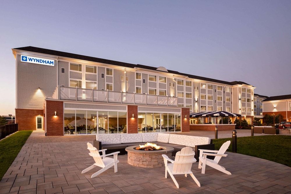 Wyndham Newport Hotel 1