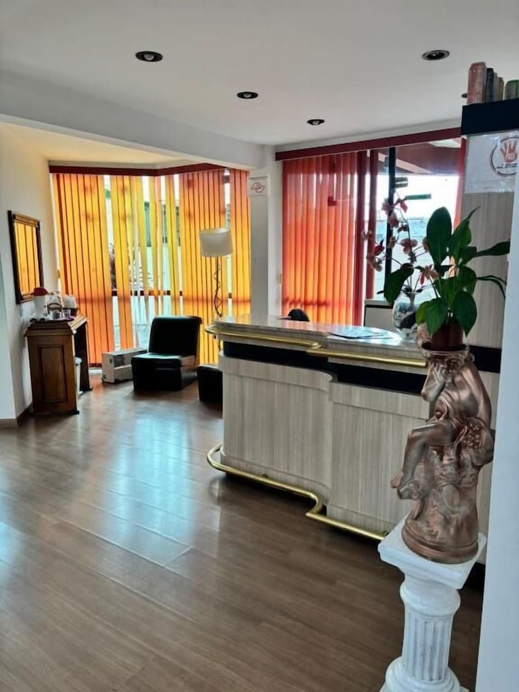 Six's Hotel 2