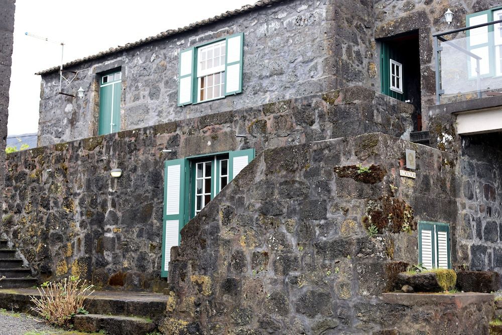 Paris - Pico, Açores - Adegas do Pico - Pico, Açores