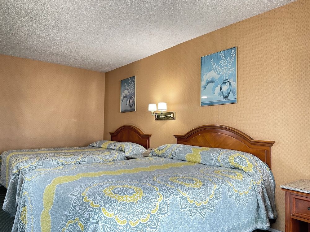 Hollywood La Brea Inn 2