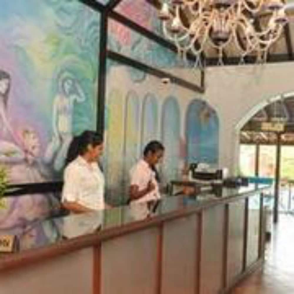 Colonia Santa Maria, A Club M Associate 2