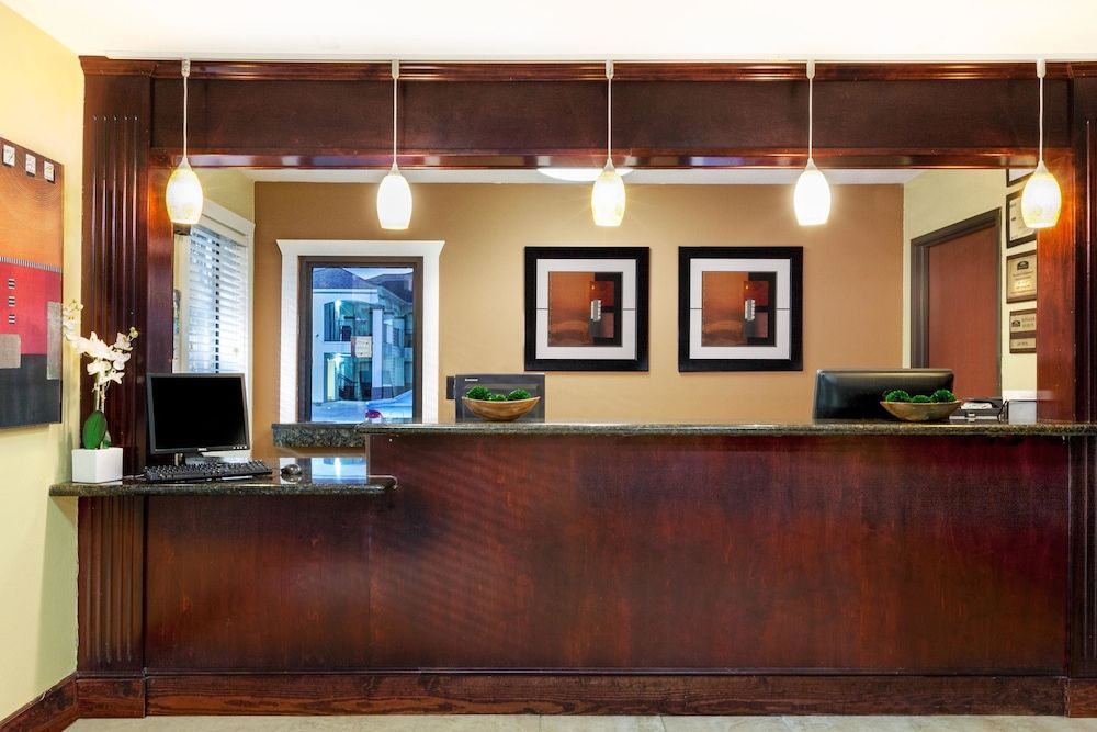 Howard Johnson by Wyndham Lafayette 2