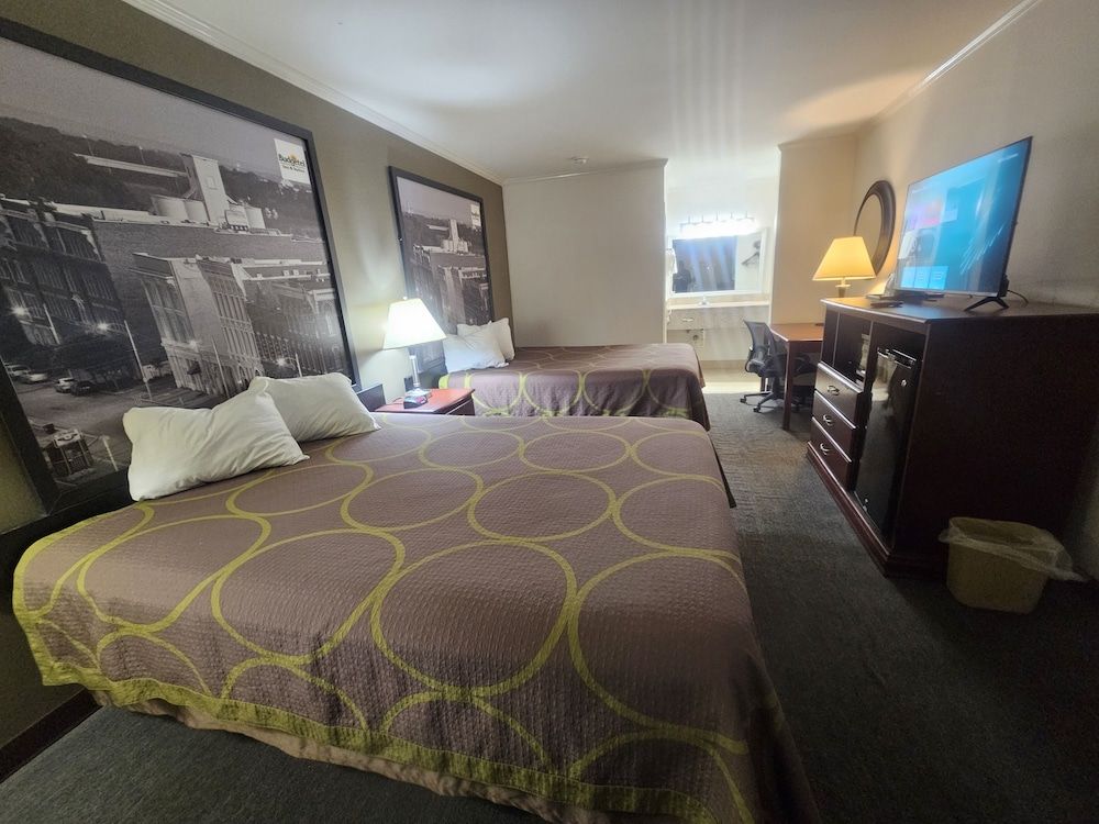 budgetel Inn & Suites 1