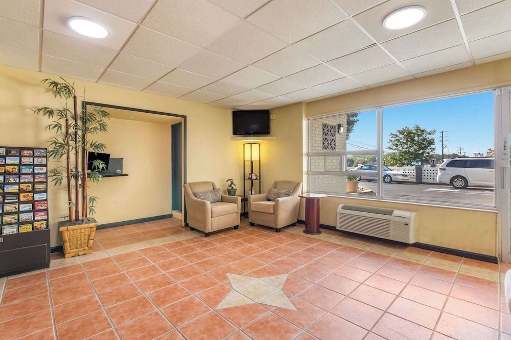 Econo Lodge Fort Knox 2