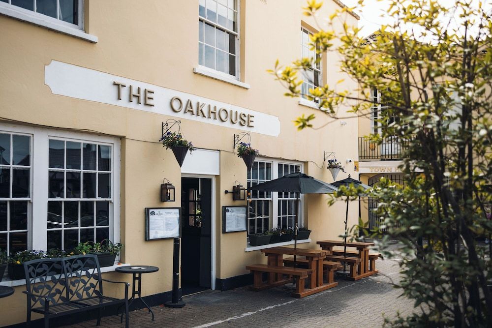 Oak House Hotel 1