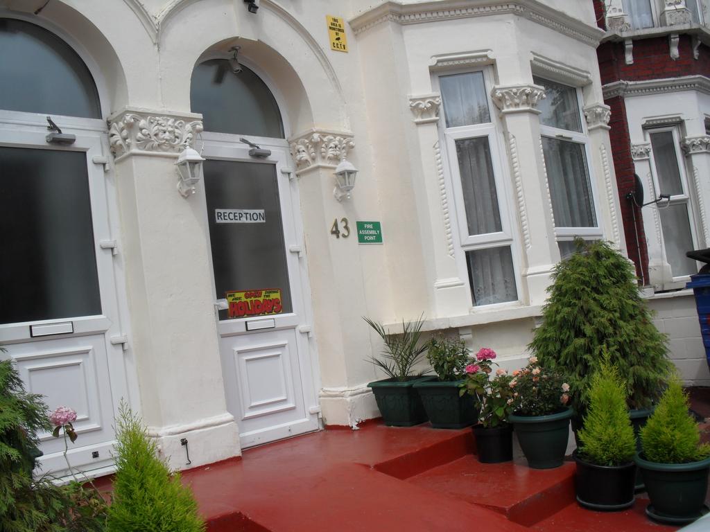 Homely En-Suite for Solo or Business Stay near Westfield Stratford 1