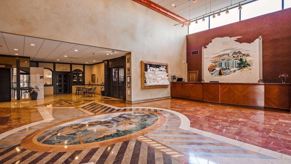 The Rushmore Hotel & Suites; BW Premier Collection 2