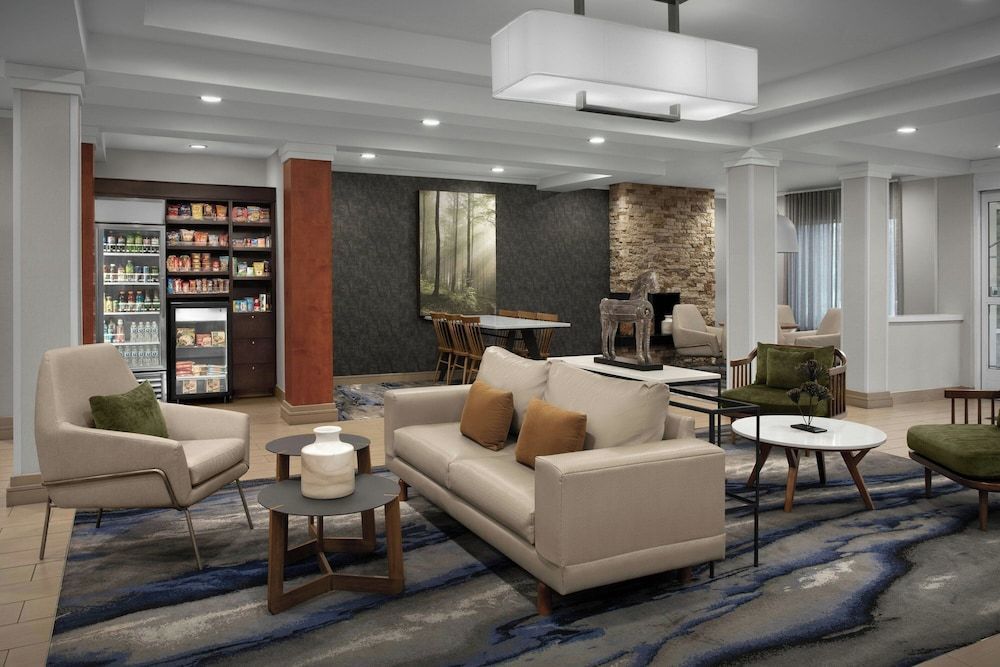 Fairfield Inn & Suites by Marriott Rogers 1