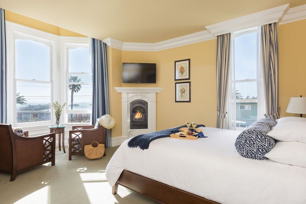 West Cliff Inn, A Four Sisters Inn 1