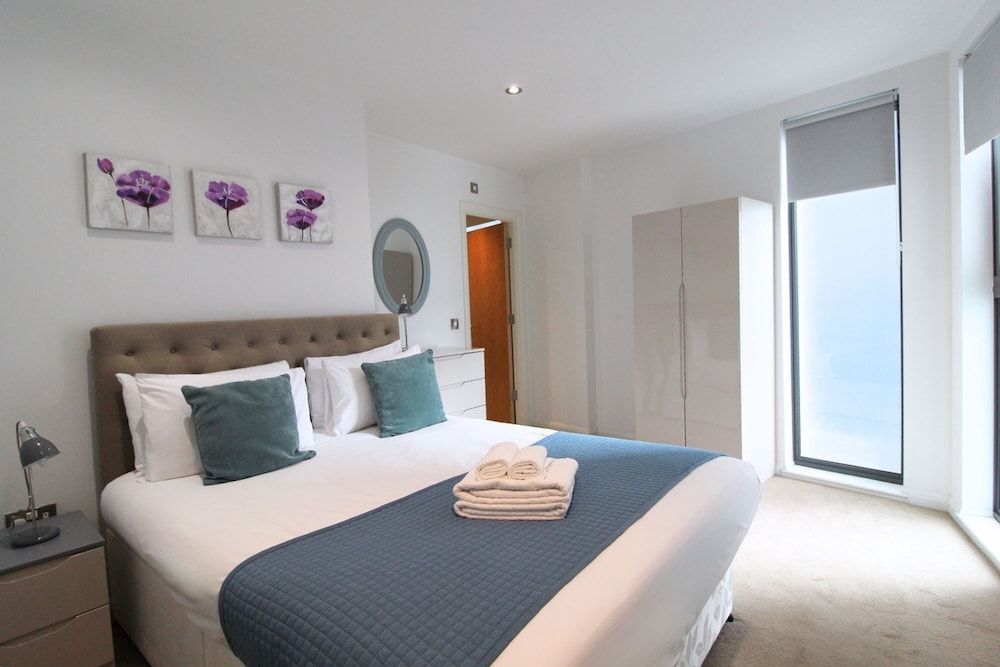 Tooley Street Apartments by Viridian Apartments 1
