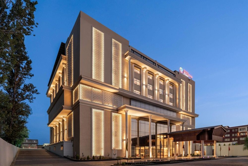 Ramada Encore by Wyndham Rajbagh Srinagar 1