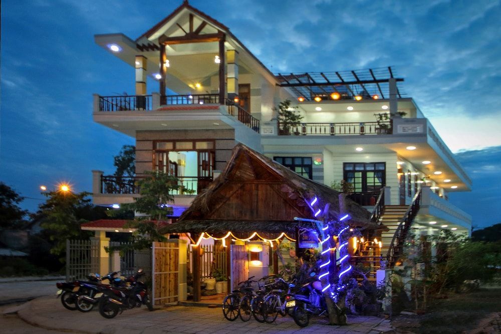 Hoi An Sea Sunset Villa & Bar 1