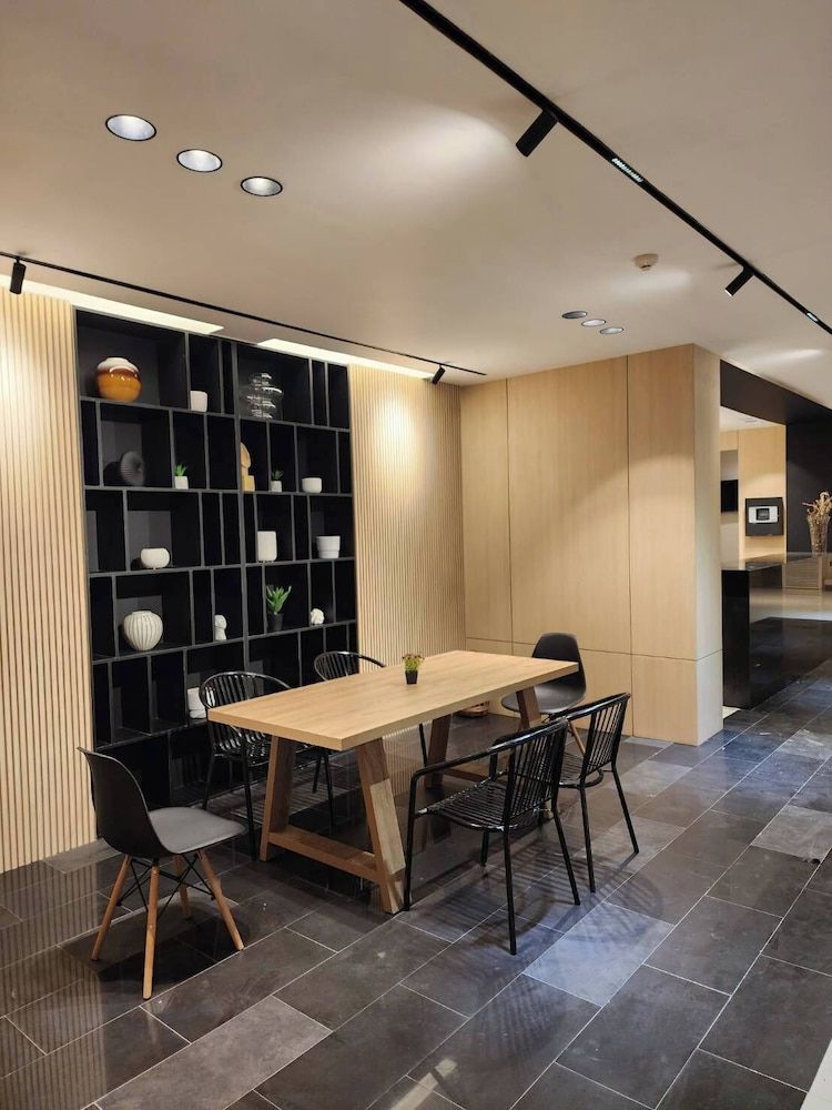 Leenova Hotel 2