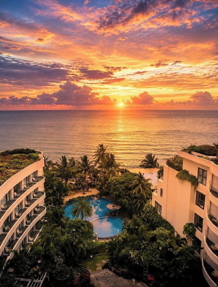 Sunset Beach Resort & Spa- Beachfront Pirate Fire Show 1