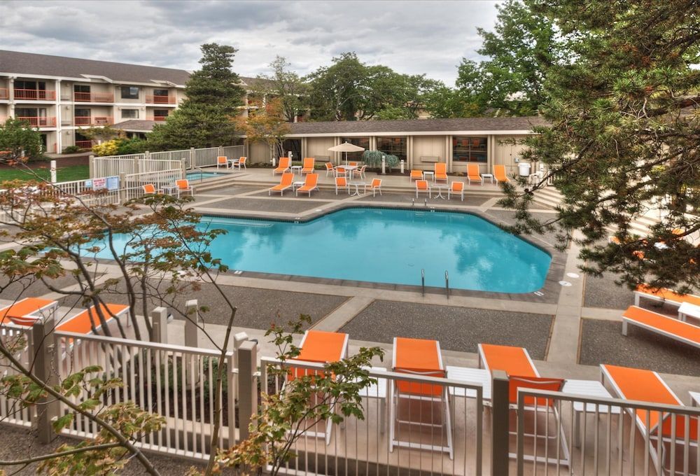 Ashland Hills Hotel & Suites 1