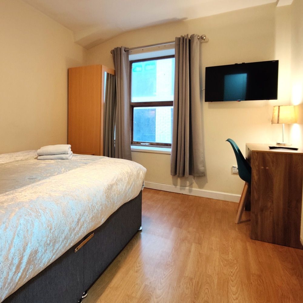 Liverpool Stays - City Centre Rooms with shared bathrooms 1