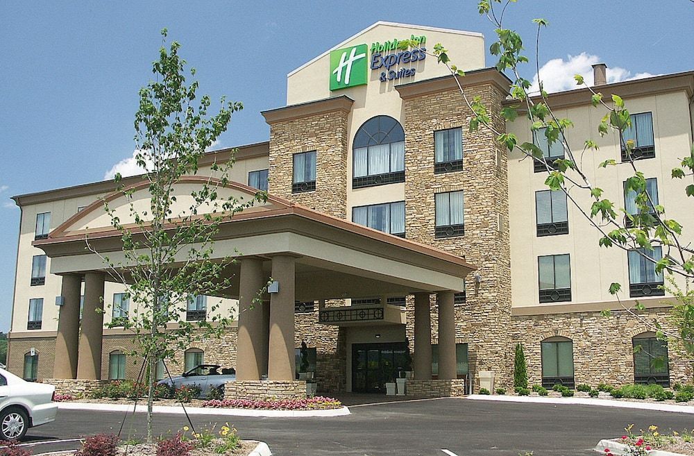 Holiday Inn Express & Suites CLEVELAND NORTHWEST by IHG 1