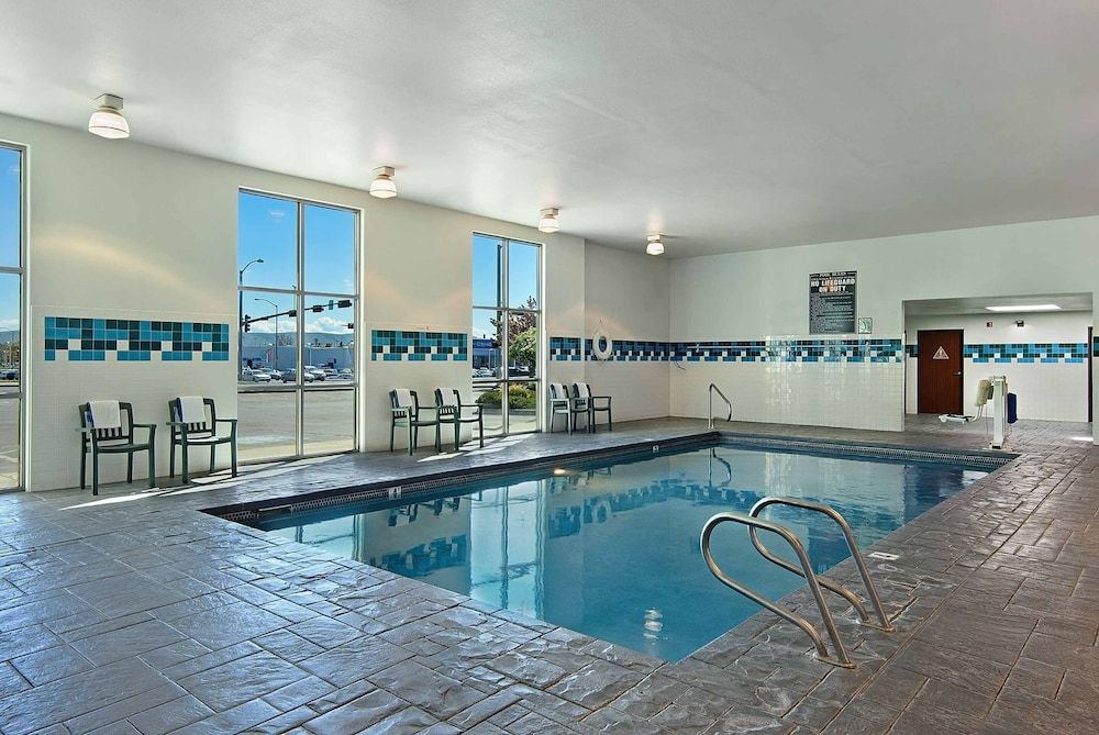 Oxford Suites Yakima 1