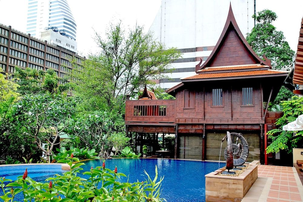 Rose Hotel 1