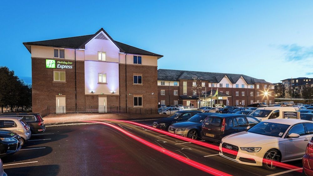 Holiday Inn Express LONDON GATWICK - CRAWLEY by IHG 1
