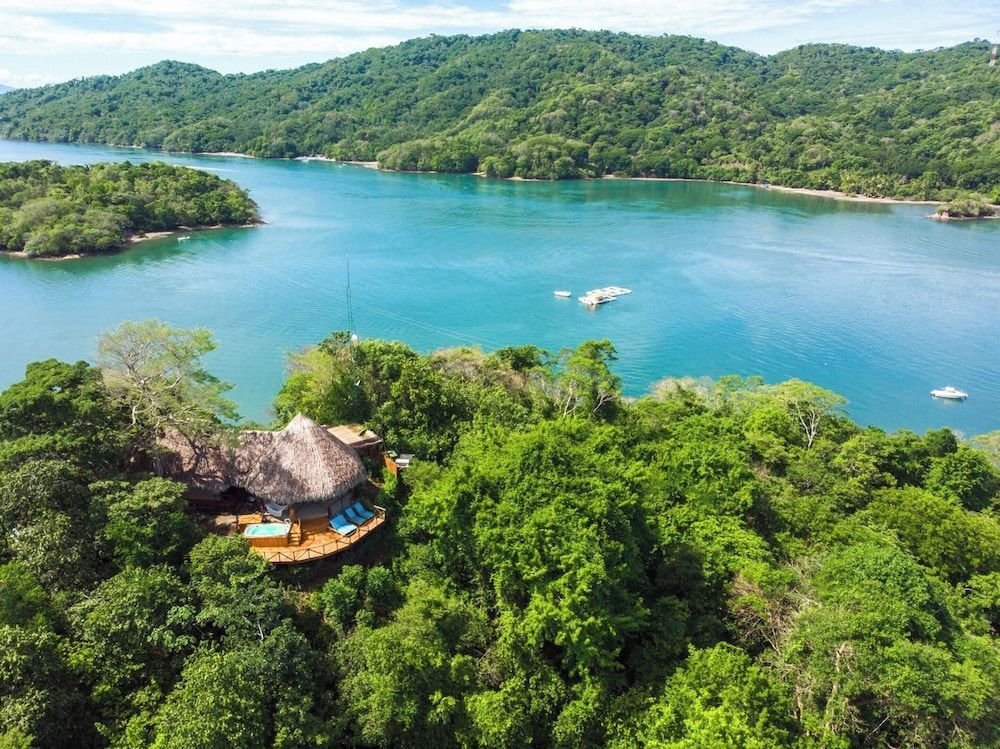 Isla Chiquita Glamping Hotel 1