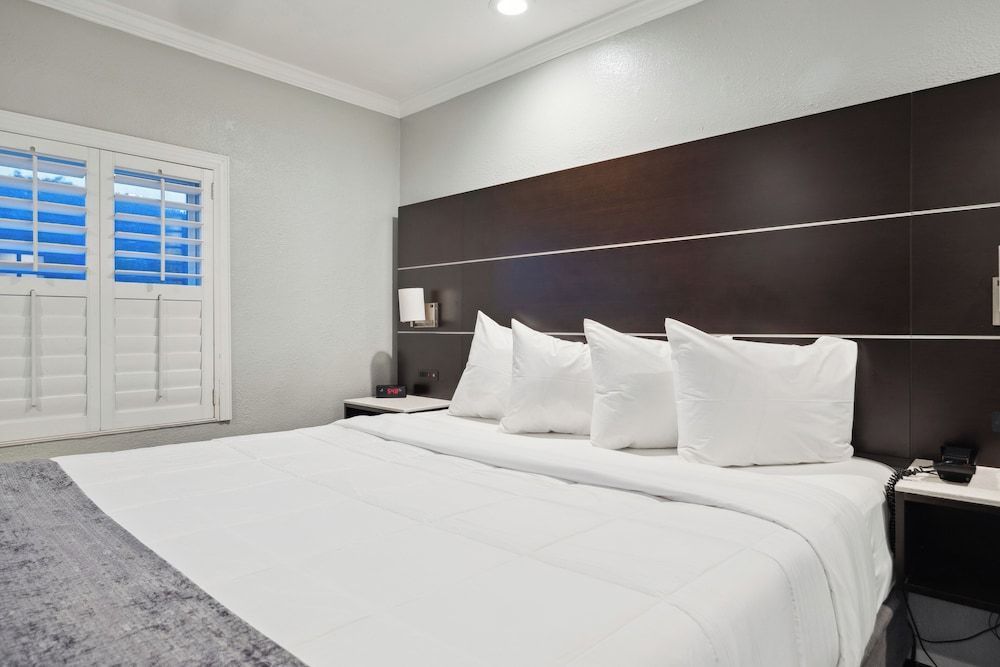 Bayhill Inn 2