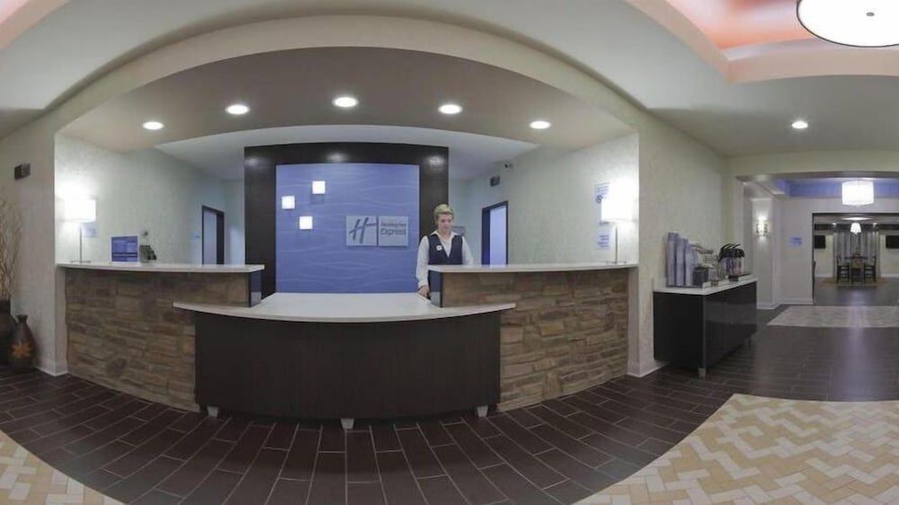 Holiday Inn Express & Suites FULTON by IHG 1