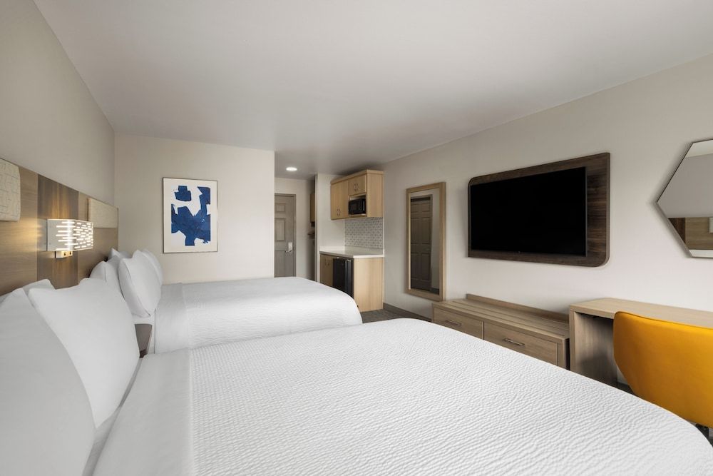 Holiday Inn Express & Suites PASO ROBLES by IHG 2