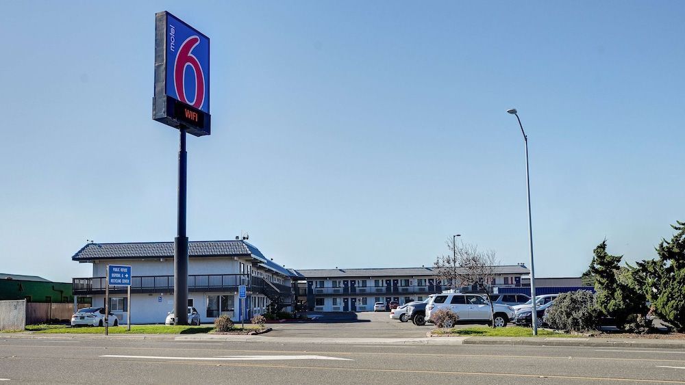 Motel 6 Eureka, CA – Redwood Coast 1