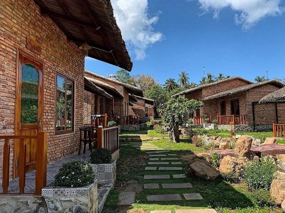 COTTAGES Resort - Ong Lang Beach 1