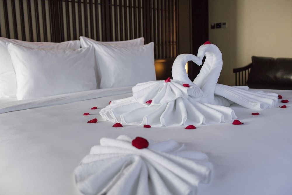 Scarlet Pearl Cruises - Wonder On Lan Ha Bay 2