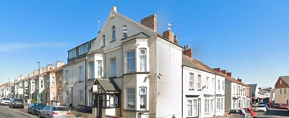 OYO Tudor Lodge - Redcar Beach 1