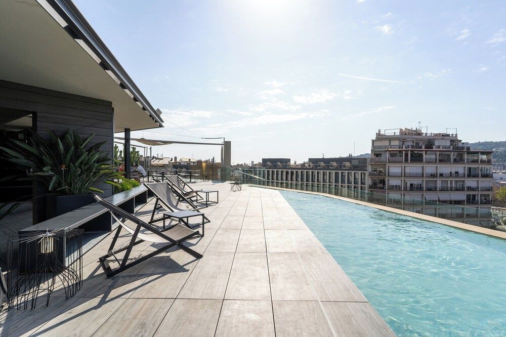 B Hotel 1