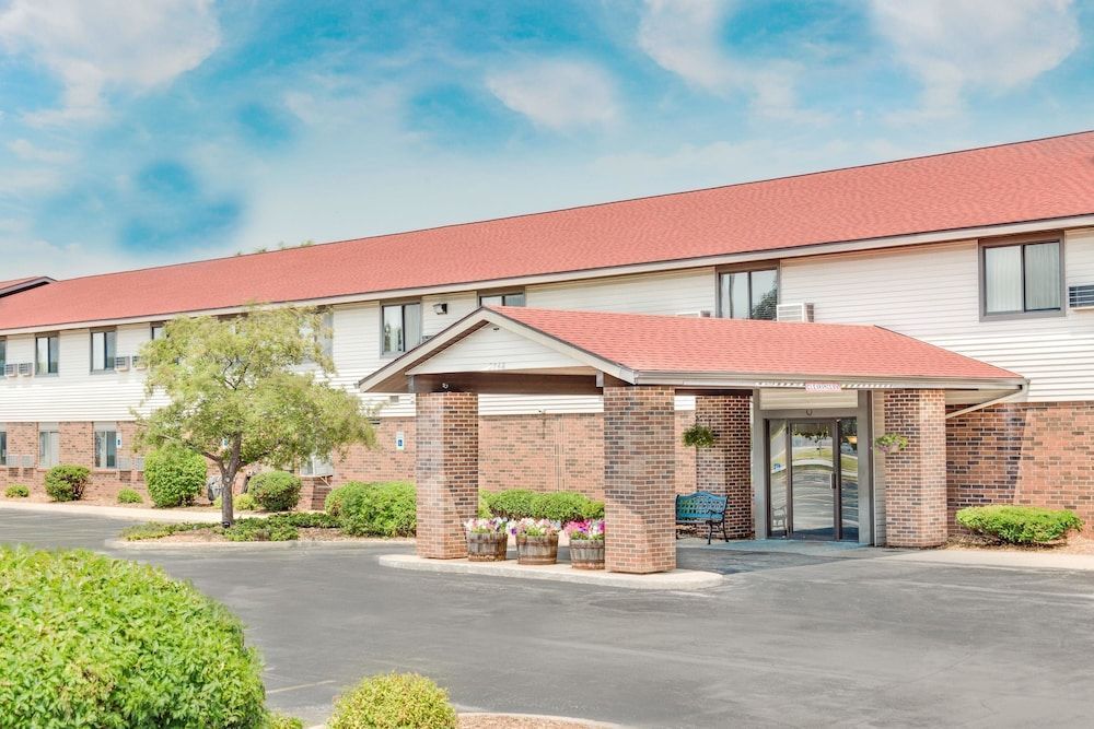 Super 8 by Wyndham Green Bay Near Stadium 1