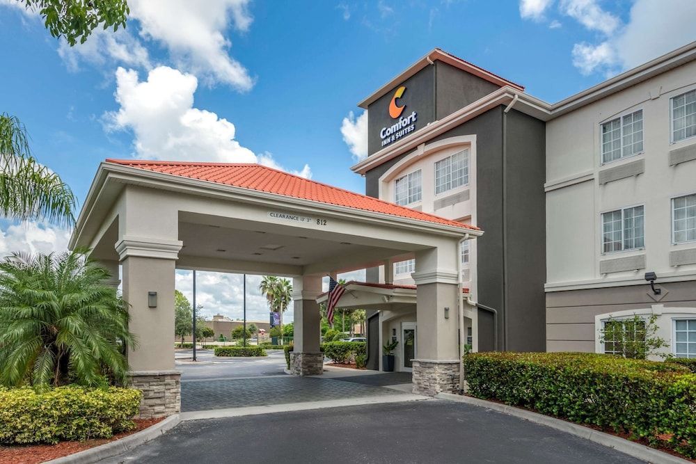 Comfort Inn & Suites 1