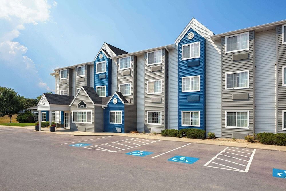 Microtel Inn & Suites by Wyndham Rapid City 1