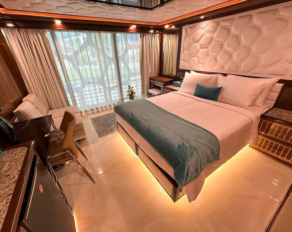 Orchid Overnight Superyacht 2