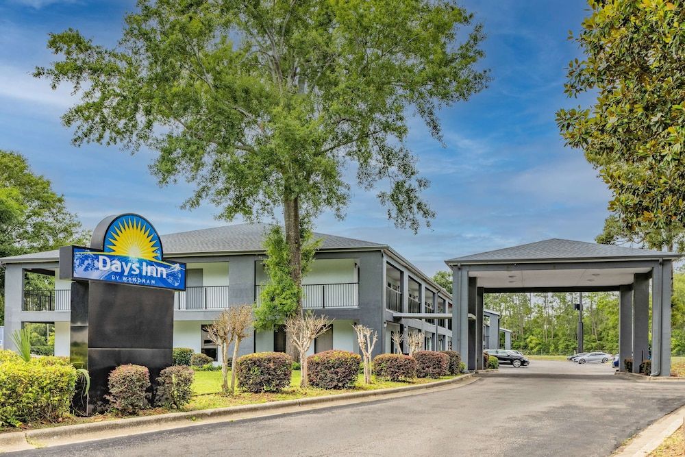 Days Inn by Wyndham Pensacola I-10 1