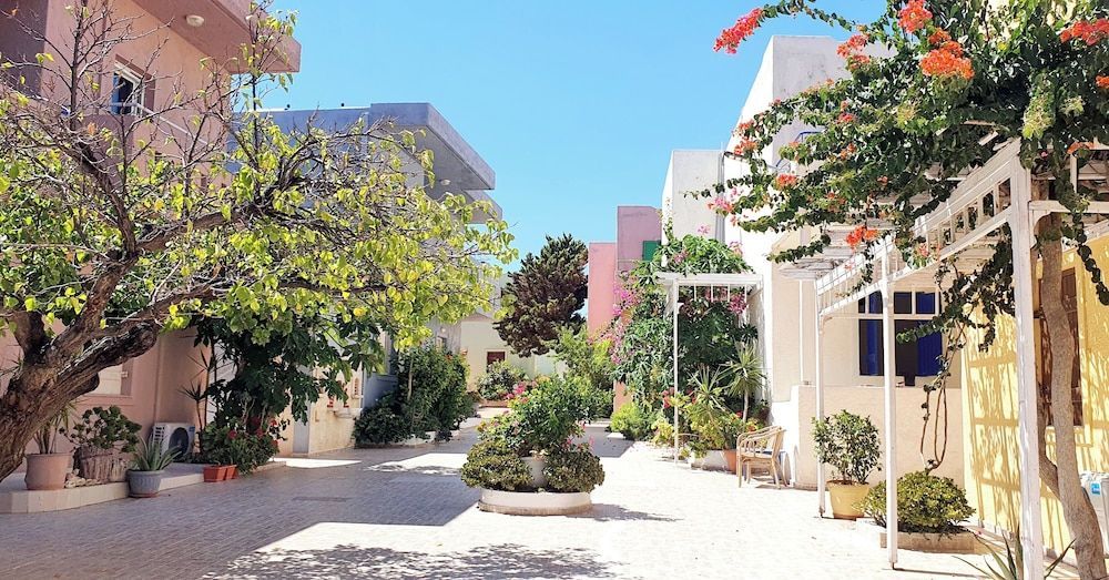 Evina Rooms & Suites 1