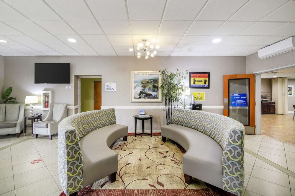 Best Western Plus Brunswick Inn & Suites 2