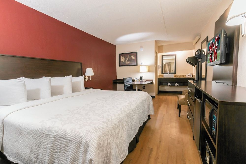 Red Roof Inn PLUS+ West Springfield 1