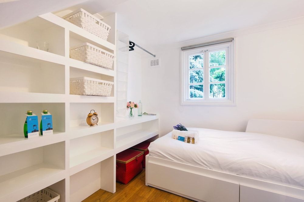 Bright Talbot Road Apartment 1
